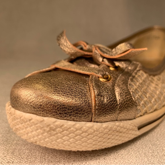 Stuart Weitzman gold & cream leather sneakers Mojave loafers obsessorize sole - Picture 8 of 15